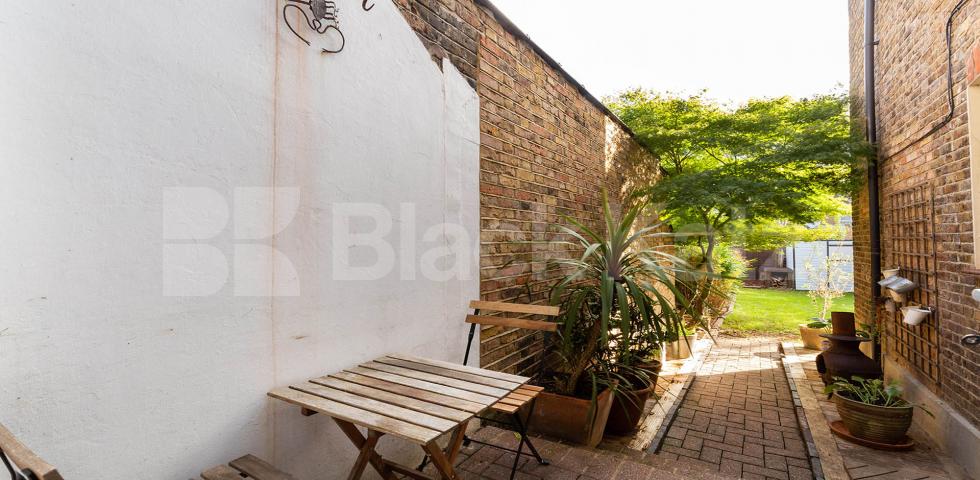 			1 Bedroom, 1 bath, 1 reception Apartment			 Barratt Avenue, Alexandra Palace